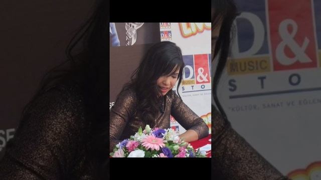 Indila Edit (Adila Sedraïa) смотреть онлайн