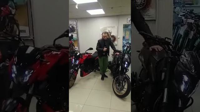 Bajaj Dominar 400 смотреть онлайн