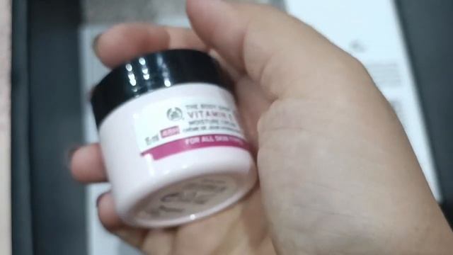 The Body Shop products Review| Anti-imperfection daily solution | Vit E Moisturizing cream| Lip bal смотреть онлайн
