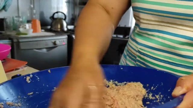 Котлетки с пюрешкой смотреть онлайн