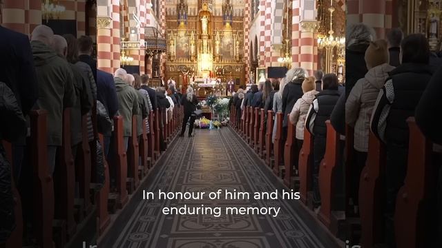 Hundreds attend funeral of Polish WCK worker killed by Israeli attack on Gaza | Al Jazeera Newsfeed смотреть онлайн