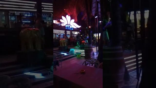Группа из Филиппин играет рок смотреть онлайн