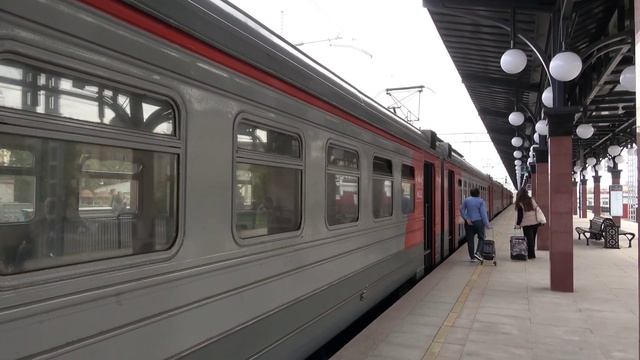 Электропоезд ЭД4М-0322 на станции Москва-Каланчёвская смотреть онлайн