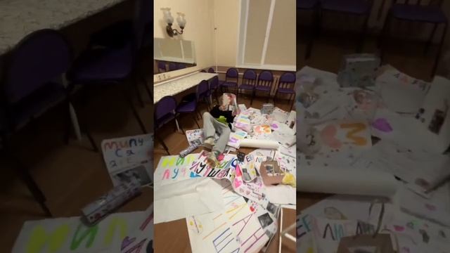 Подарили самый огроиный плакат.. сегодня в тюмени!! бегом покупать билеты❤️@MILANA TUT #Тренд смотреть онлайн