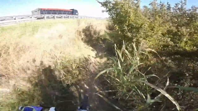 Montirone bike park. Riding around the bushes on Mongoose Teocali смотреть онлайн
