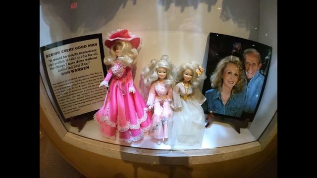 Dolly Parton Museum at the Dollywood Park in Pigeon Forge Tennessee смотреть онлайн