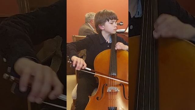 Любимая мелодия- концерт Сен-Санса.Миша Андреев.The magic melody of Saint-Saens cello concerto,Mish смотреть онлайн