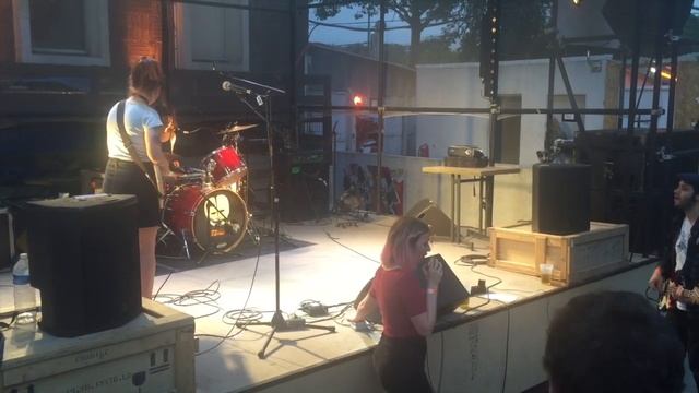 Mary Bell playing at La Station (July 2016, Paris) смотреть онлайн