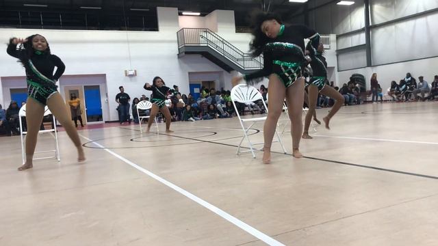 Coach Dez Peforms W/ Former Majorette Team While Pregnant #throwback | FAD Majorette Team Promo смотреть онлайн