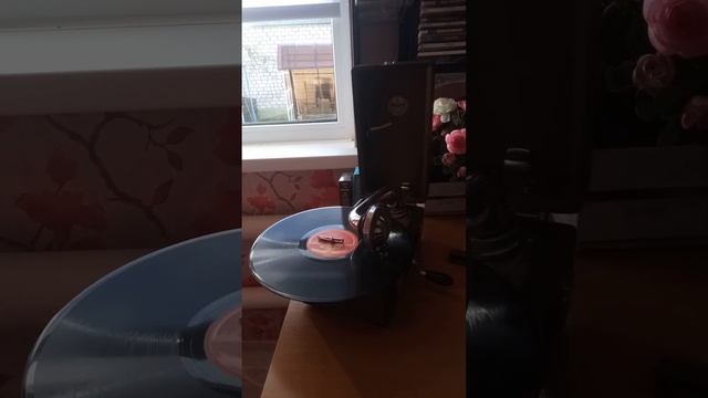 "Танго соловья" Пляжный, дорожный патефон "Молот" из моей коллекции. смотреть онлайн