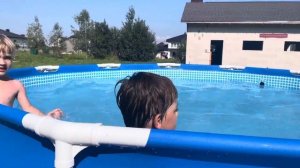 Водоворот в бассейне