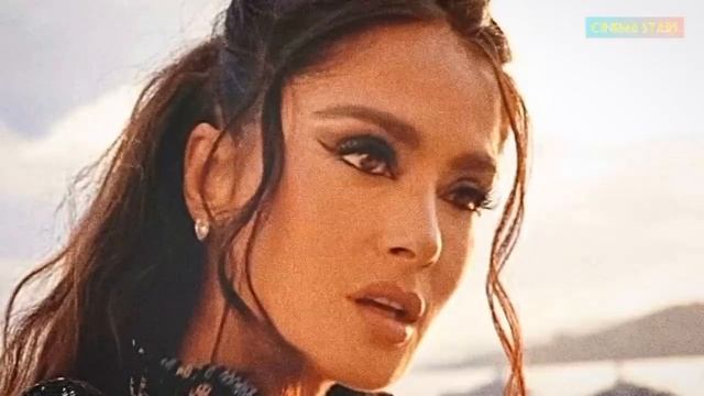 Salma Hayek et Valentina Paloma Pinault : L'Amour Inébranlable d'une Mère et de sa Fille смотреть онлайн
