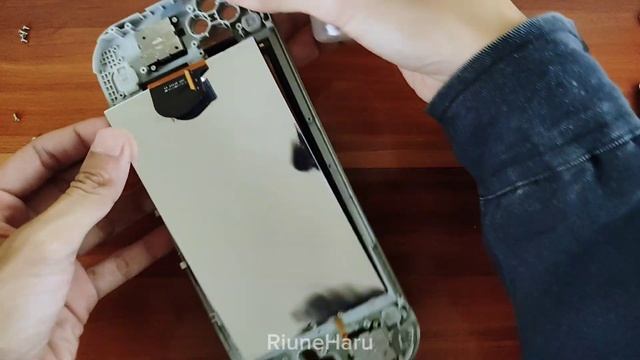 Fixing My Nintendo Switch Lite: Screen Replacement Walkthrough смотреть онлайн