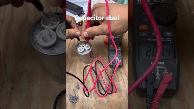 ¿Que es un capacitor dual ? ¿Cómo medirlo? #hvac #electricidad смотреть онлайн