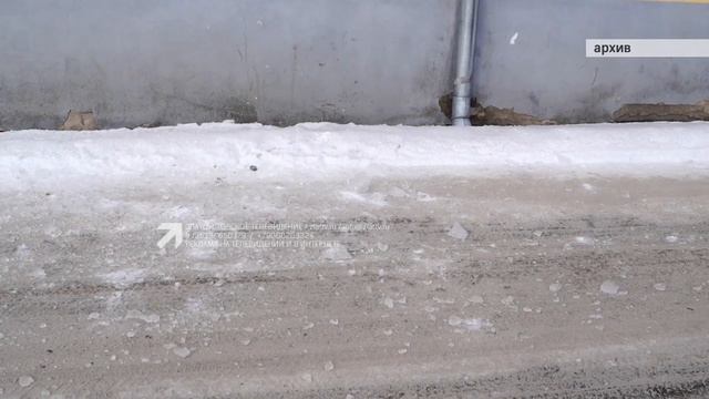 Глава округа Максим Пекарский поручил ускорить очистку крыш многоэтажек от снега и наледи смотреть онлайн