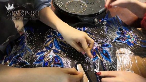 Как приклеить стразы горячей фиксации (термостразы) на гимнастический купальник платье ФК