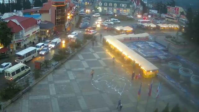 Вебкамера "Площадь Советская". Запись 01.12.2016 17:00:25 смотреть онлайн