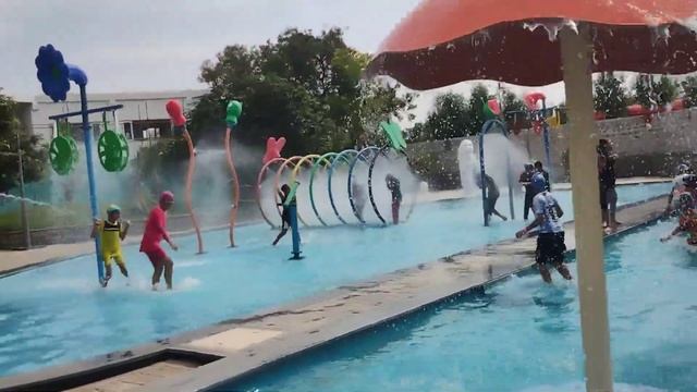 District Gravity park - School picnic vlog #vlog #park #districtgravity #gravity #district смотреть онлайн
