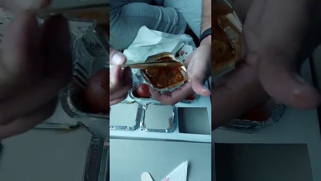 train wali thali 300rs... irctc online food service good or bad🤔 смотреть онлайн