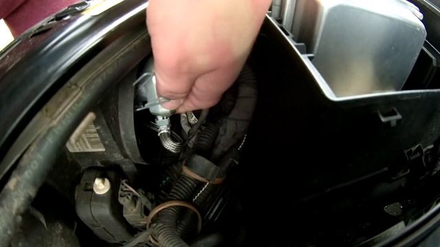 Volvo S60R Replace D2R Bulbs смотреть онлайн