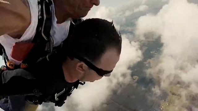 My First Tandem Skydive! смотреть онлайн