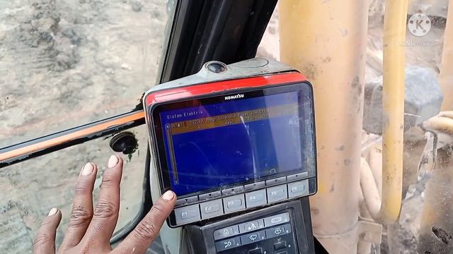 Komatsu problem error L03 ( pump solenoid power low error ) смотреть онлайн