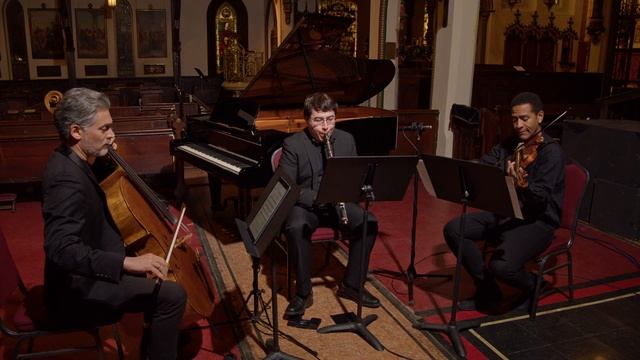 Trio for Clarinet, Violin & Cello | by Emiko Hayashi смотреть онлайн