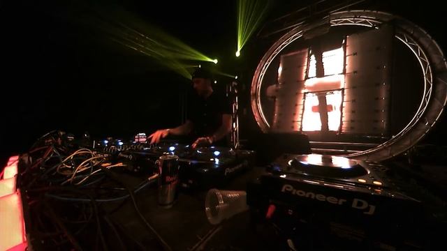 Metrik + Dynamite MC Live From Hospitality In The Park 2018