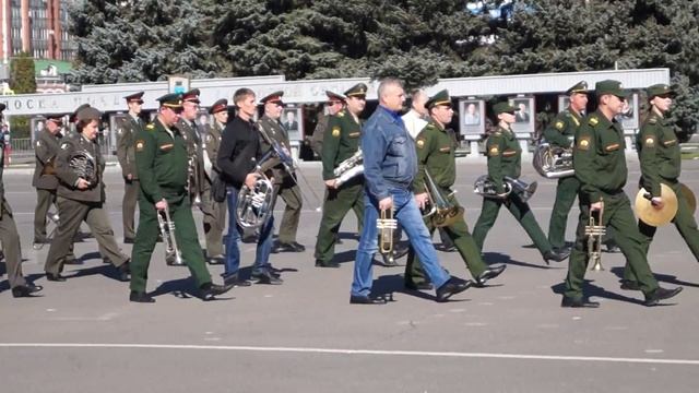 Генеральная репетиция парада духовых оркестров в Саратове. Часть 1 смотреть онлайн