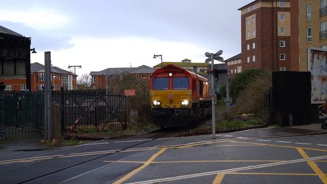 DB Class 66 Into Southampton Eastern Docks. смотреть онлайн