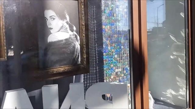 Витрина для ВИЛИЯ с блестящими панелями смотреть онлайн