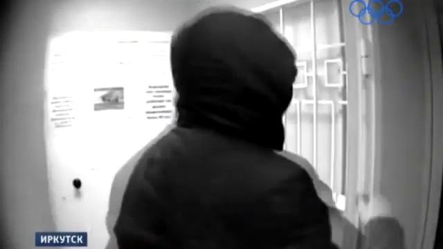 Сотрудница Ломбарда Предотвратила Ограбление 2013 смотреть онлайн