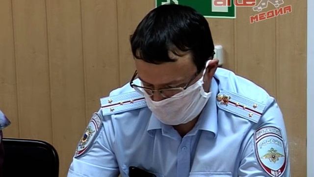 Председателю оперативного штаба полицейские доложили об обстановке, связанной с режимом самоизоляци смотреть онлайн