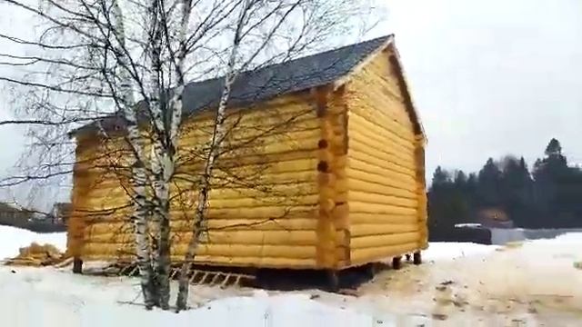 Апрель 2023. Сруб дома 7х9 на ж/б сваях, 1,5 этажа, без мансарды, рубленные фронтоны смотреть онлайн