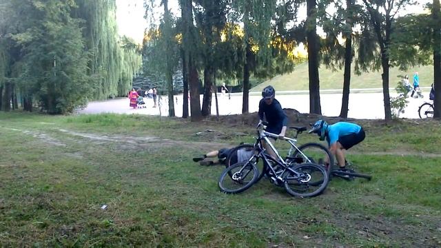 Завал на велогонке смотреть онлайн