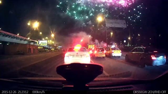 Шикарнейший салют около ТТК смотреть онлайн