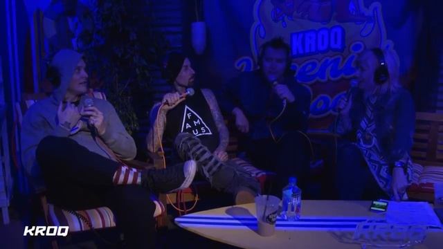 Blink 182 про трюки с медиатором и о бассейне с мужиками смотреть онлайн