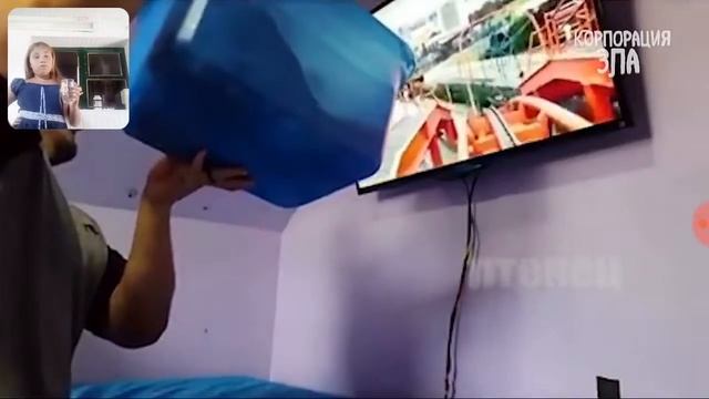 Первое видео.Челенж попробуй не засмеятса с водой ворту смотреть онлайн