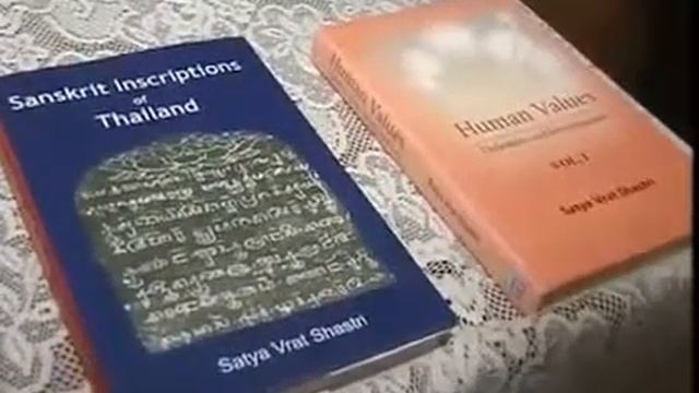 HRH Princess Maha Chakri Sirindhorn honors Prof Satya Vrat Shastri смотреть онлайн