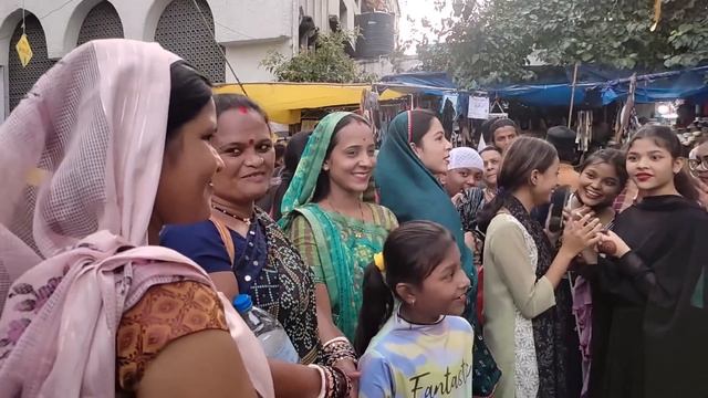 TEGANG EUY!! DIKERUMUNI CEWEK CANTIK INDIA!! SERASA JADI ARTIS BOLLYWOOD!! GAK TAHAN TATAPAN MATANY