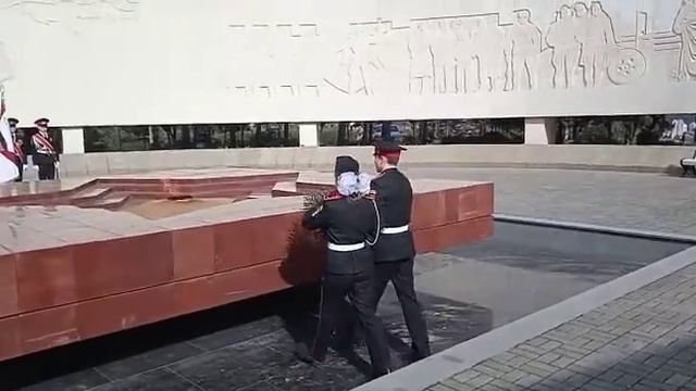 22.02.2022 возложение цветов на Холме Славы кадетами МБОУ "ЯСШ №11" смотреть онлайн