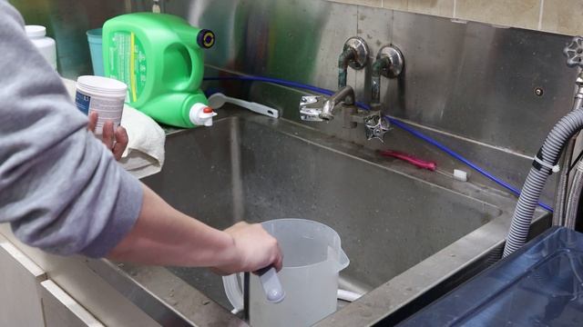 Mixing Saltyshrimp Sulawesi Minerals 8.5 tips with water change смотреть онлайн