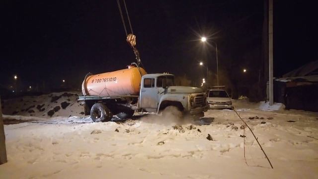В Караганде зил заработался и проволился в яму 2 смотреть онлайн