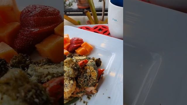 Layered Grilled Salmon, Native Vegetables, Herbs & Spices w Apple Pomegranate Tea смотреть онлайн