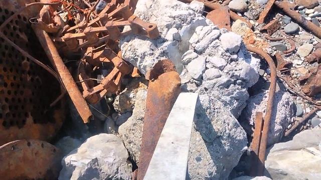 Сотни тонн металла на поверхности. смотреть онлайн