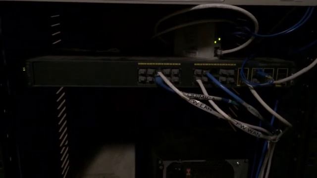 Cisco Catalyst 2960G rebooting смотреть онлайн
