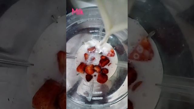 3 ingredients Strawberry kulfi Recipe | No cream No condensed milk | Khaya Piya #kulfi #delicious смотреть онлайн