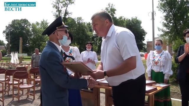 Лучшие труженики Новопавловского поселения занесены на Доску почета смотреть онлайн