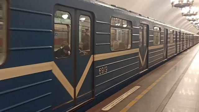 Ем-501 №6324 выцеплен, отправление Ем-501/Ема-502 со станции Нарвская смотреть онлайн
