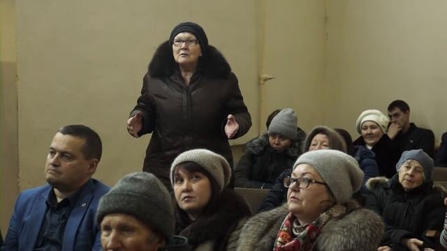 Глава Серова Василий Сизиков вместе с депутатами Думы провел встречу с жителями поселка Ключевой смотреть онлайн